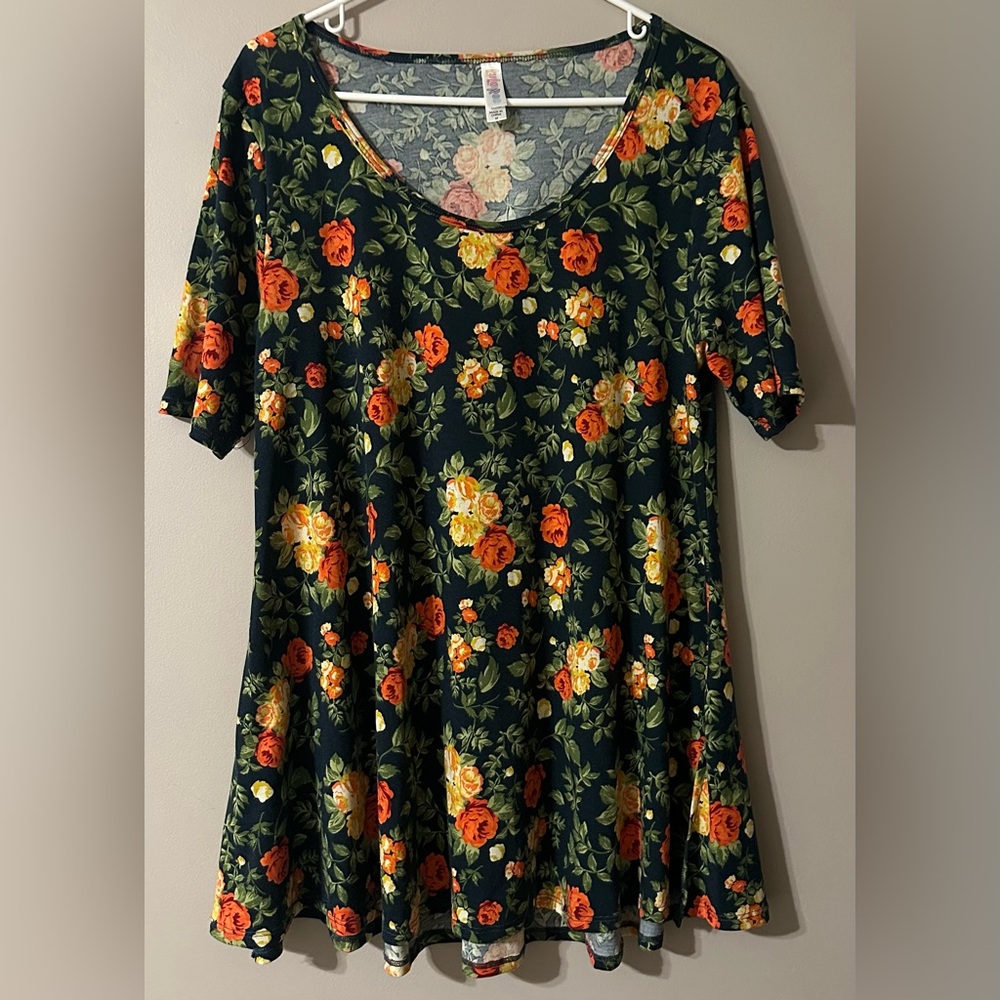 LULA ROE size MEDIUM floral print, short sleeves, scooped neck top.